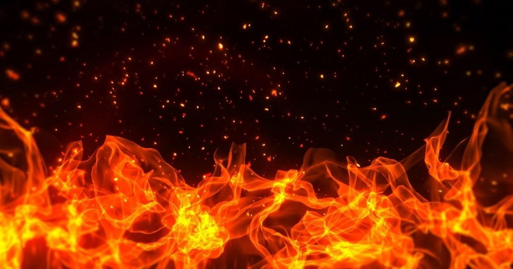 燃え上がる炎