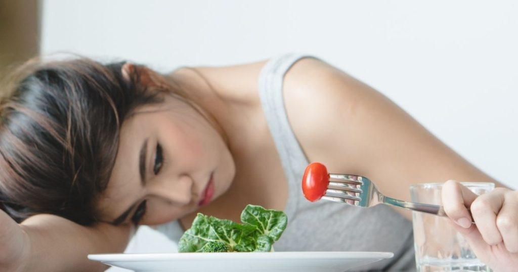 食事制限中の女性