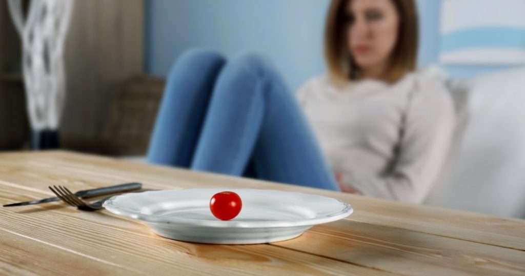 空腹感を抑える女性